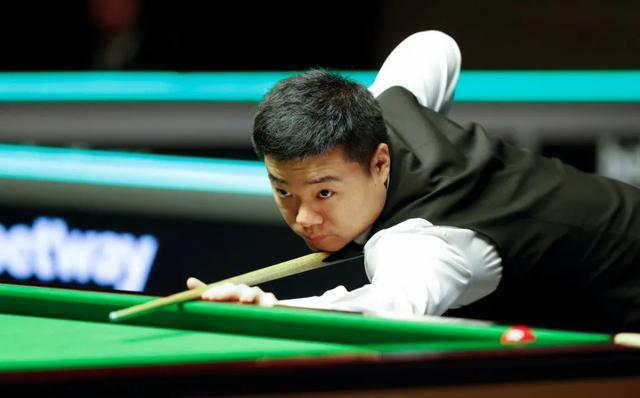 他用实际行 他用实际行