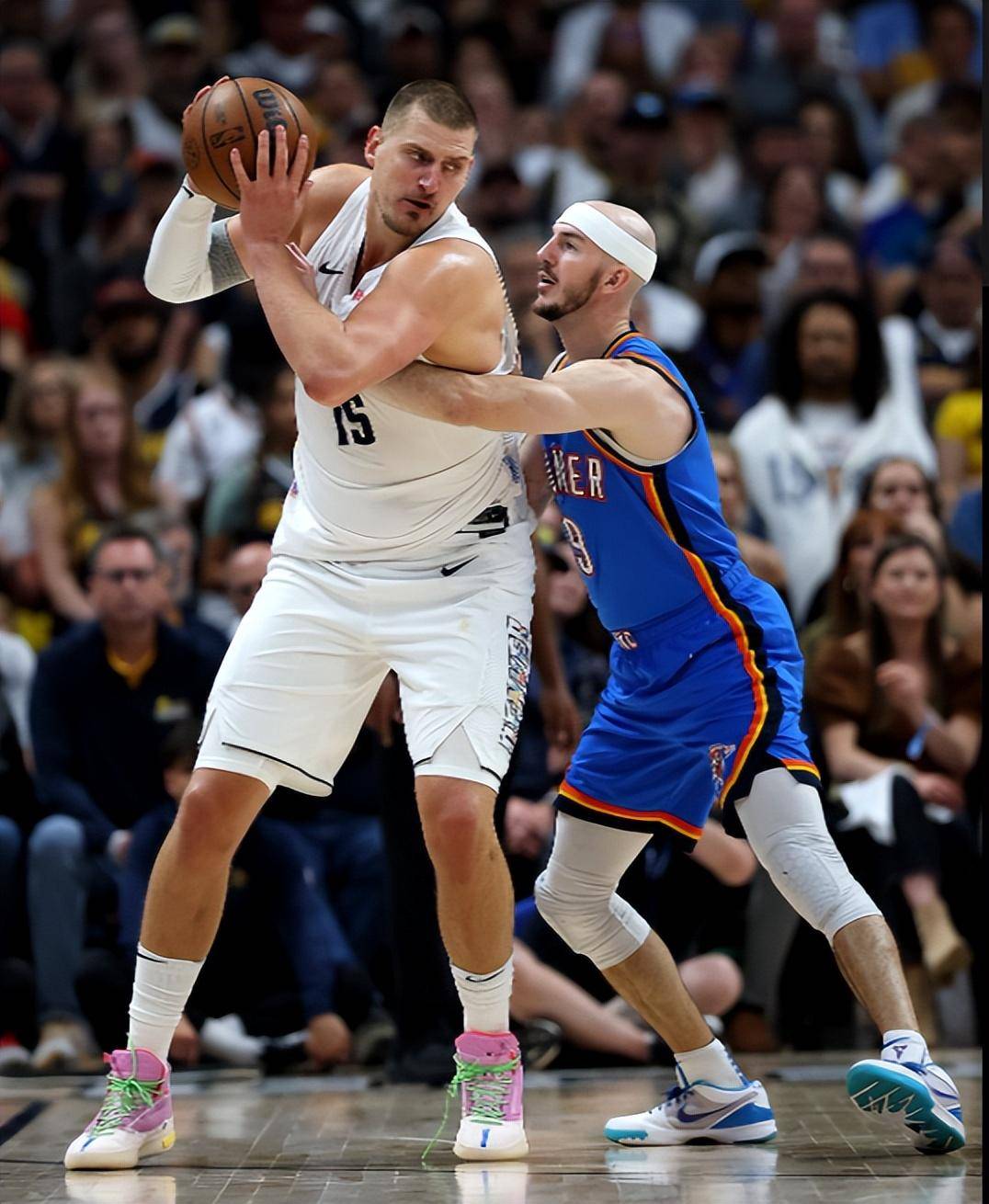 相比之下 相比之下